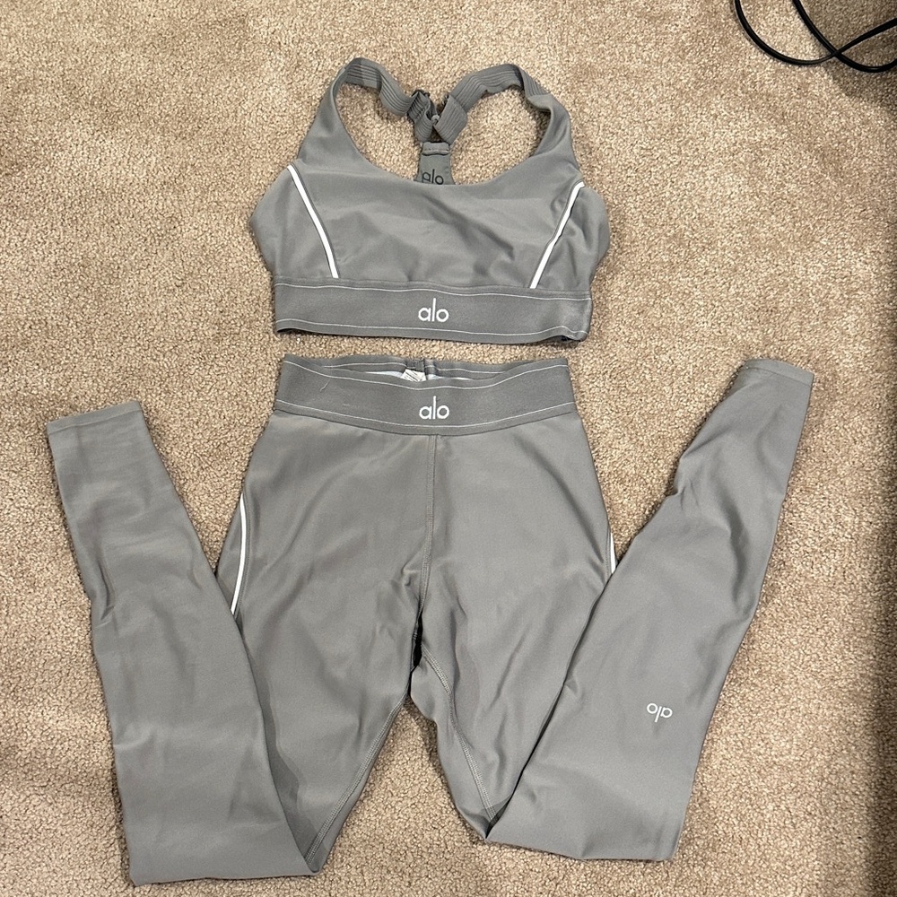 ALO yoga Airbrush Heart throb Bra & leggings set Steel gray/white